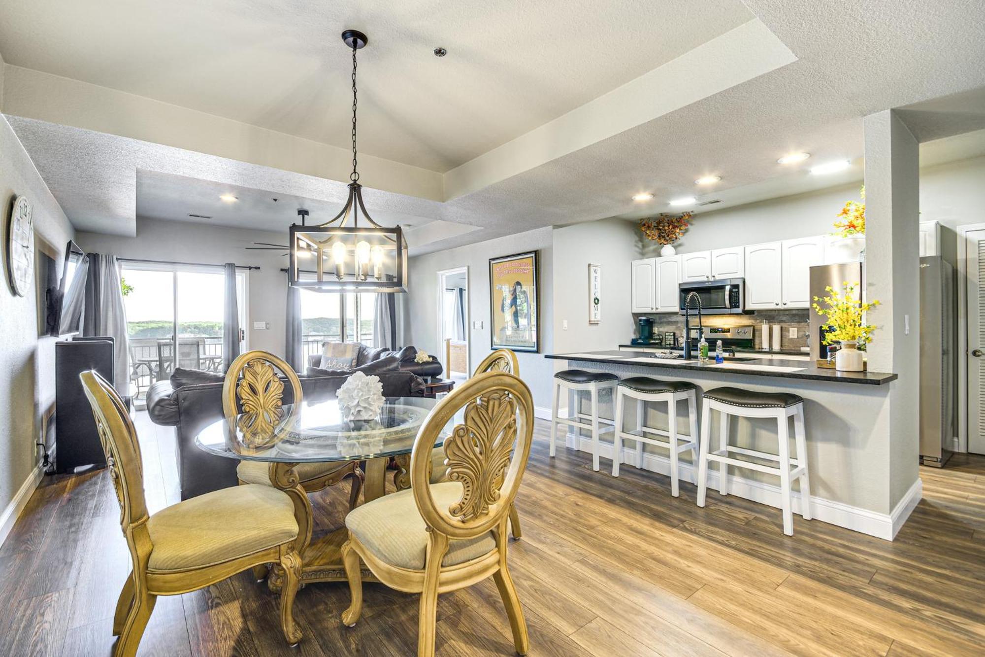 Waterfront Lake Ozark Condo With Deck And Pools Exteriér fotografie