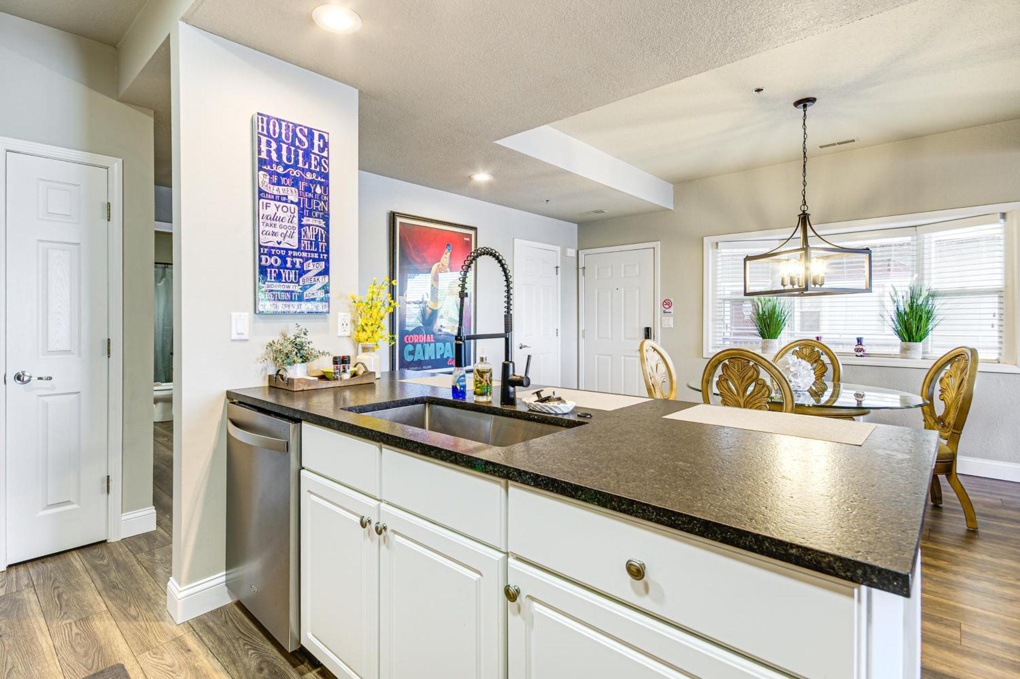 Waterfront Lake Ozark Condo With Deck And Pools Exteriér fotografie