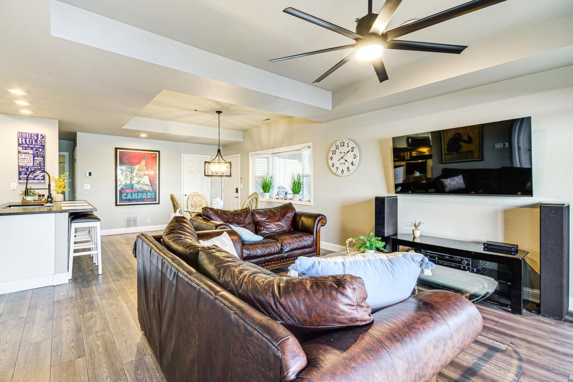 Waterfront Lake Ozark Condo With Deck And Pools Exteriér fotografie