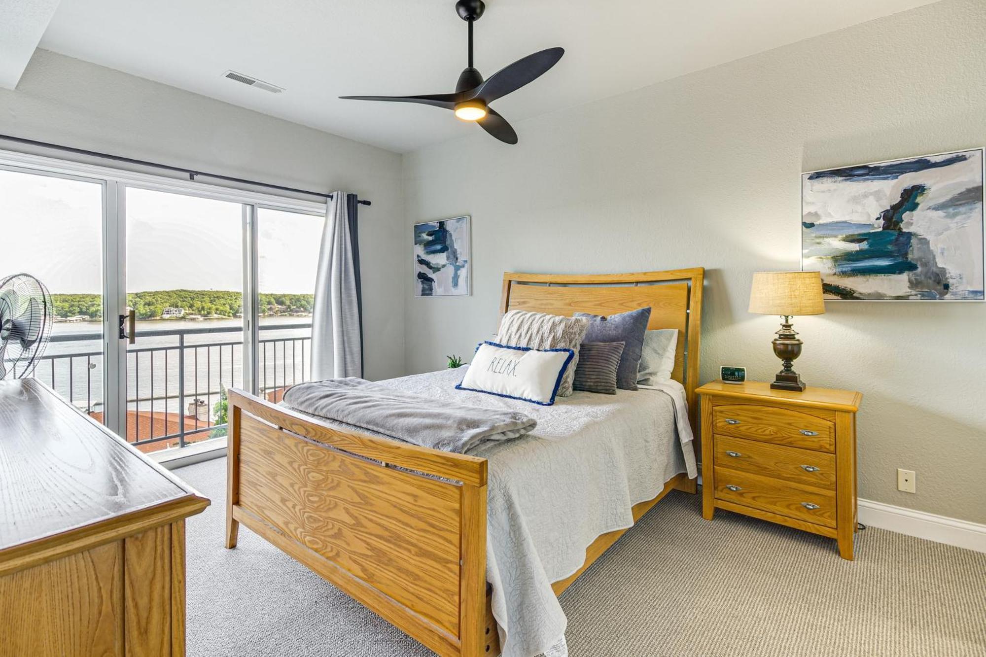 Waterfront Lake Ozark Condo With Deck And Pools Exteriér fotografie