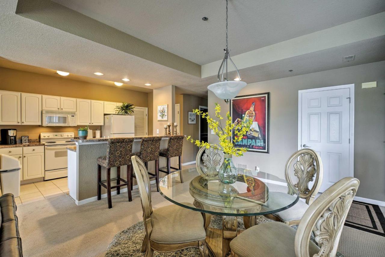 Waterfront Lake Ozark Condo With Deck And Pools Exteriér fotografie