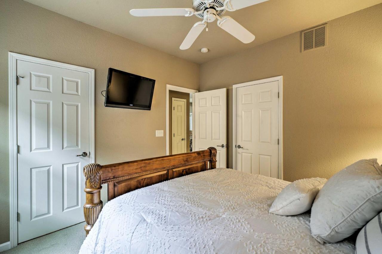 Waterfront Lake Ozark Condo With Deck And Pools Exteriér fotografie