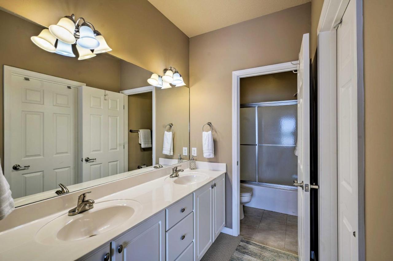 Waterfront Lake Ozark Condo With Deck And Pools Exteriér fotografie