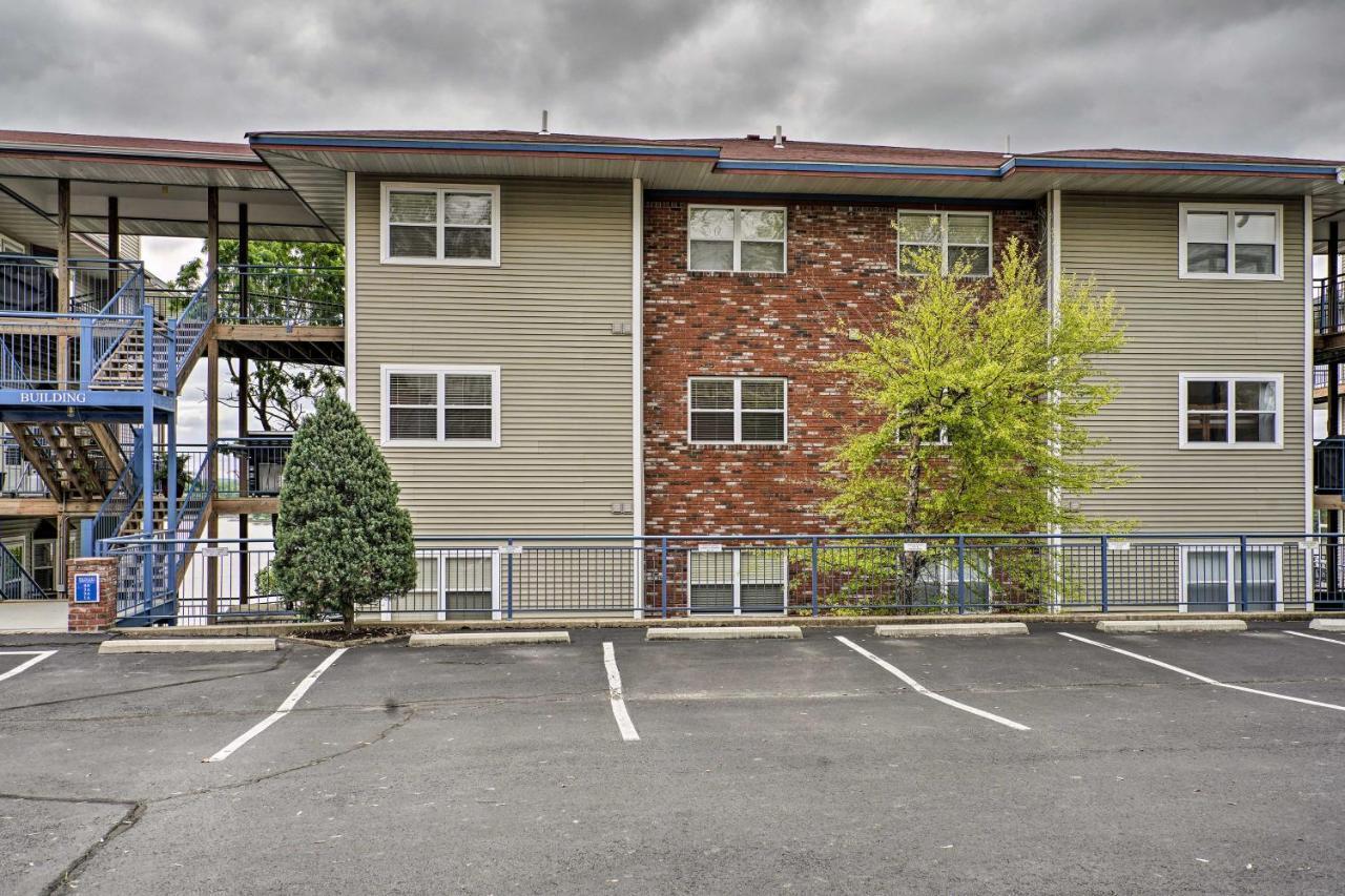 Waterfront Lake Ozark Condo With Deck And Pools Exteriér fotografie