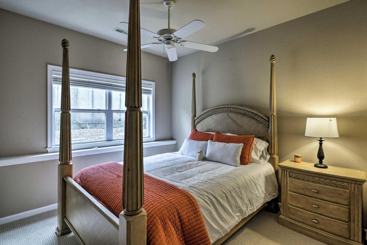 Waterfront Lake Ozark Condo With Deck And Pools Exteriér fotografie