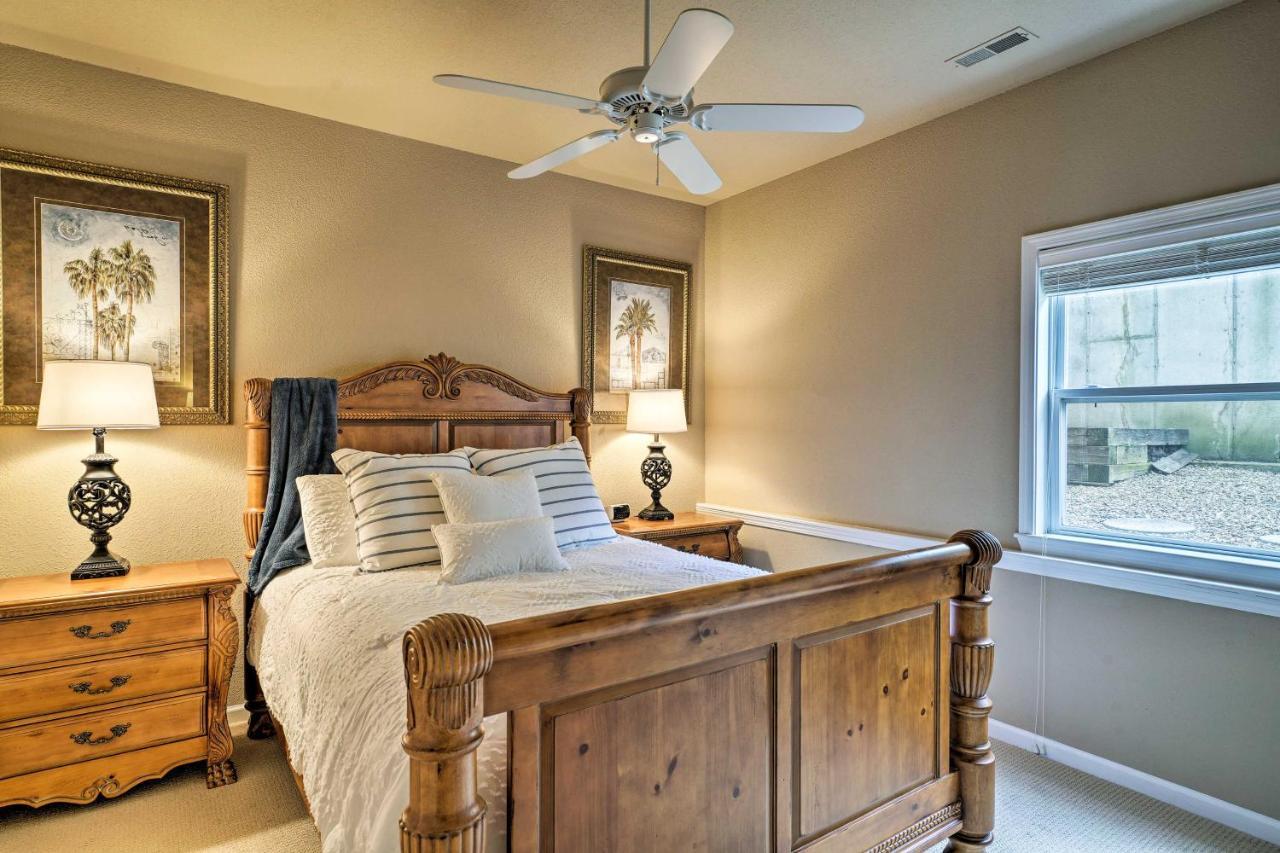 Waterfront Lake Ozark Condo With Deck And Pools Exteriér fotografie