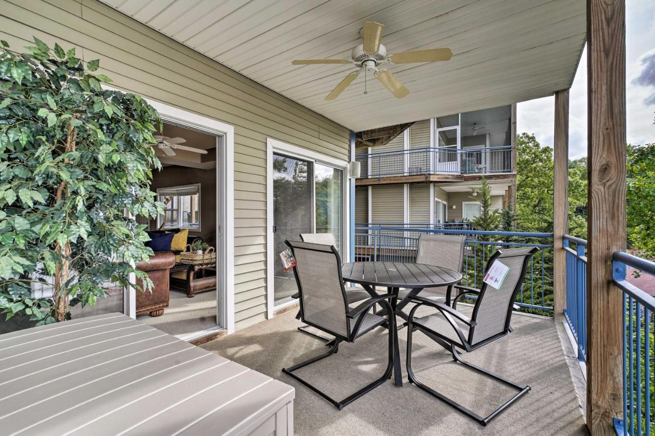 Waterfront Lake Ozark Condo With Deck And Pools Exteriér fotografie